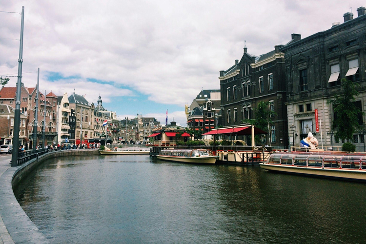 nach Amsterdam ziehen