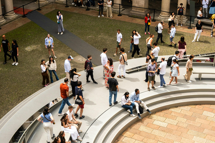 Weiterentwicklung im Ausland