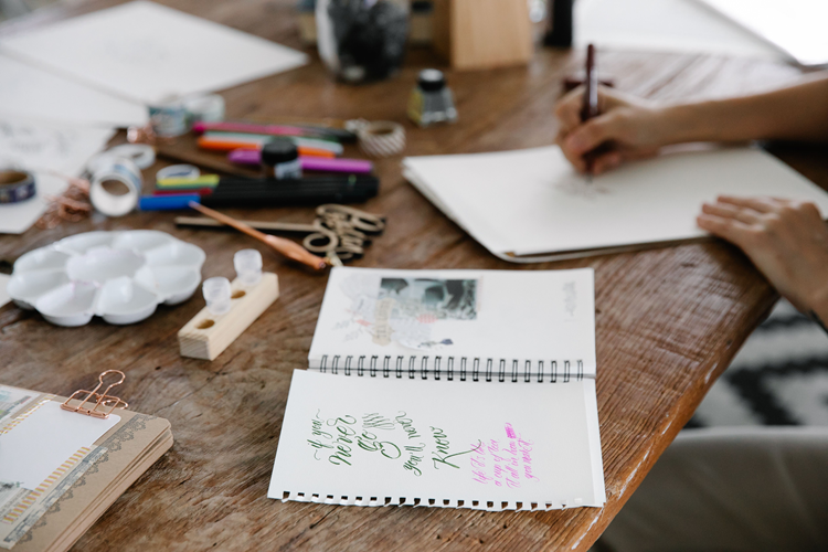 Journaling und Malen als Ausgleich Hobby neben dem Studium
